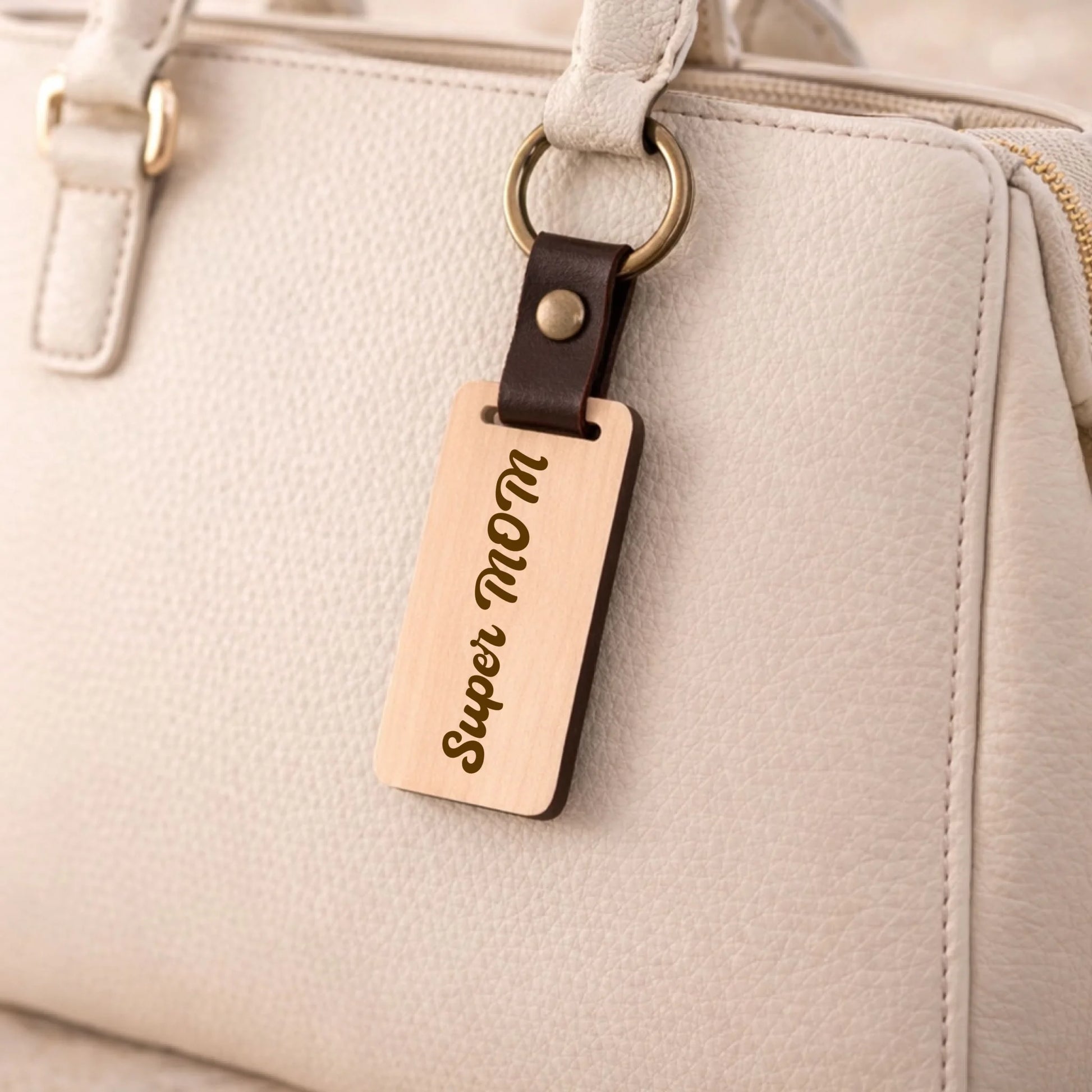 Holz Schlüsselanhänger an Tasche