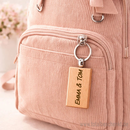 Edler Holz Anhänger an Rucksack