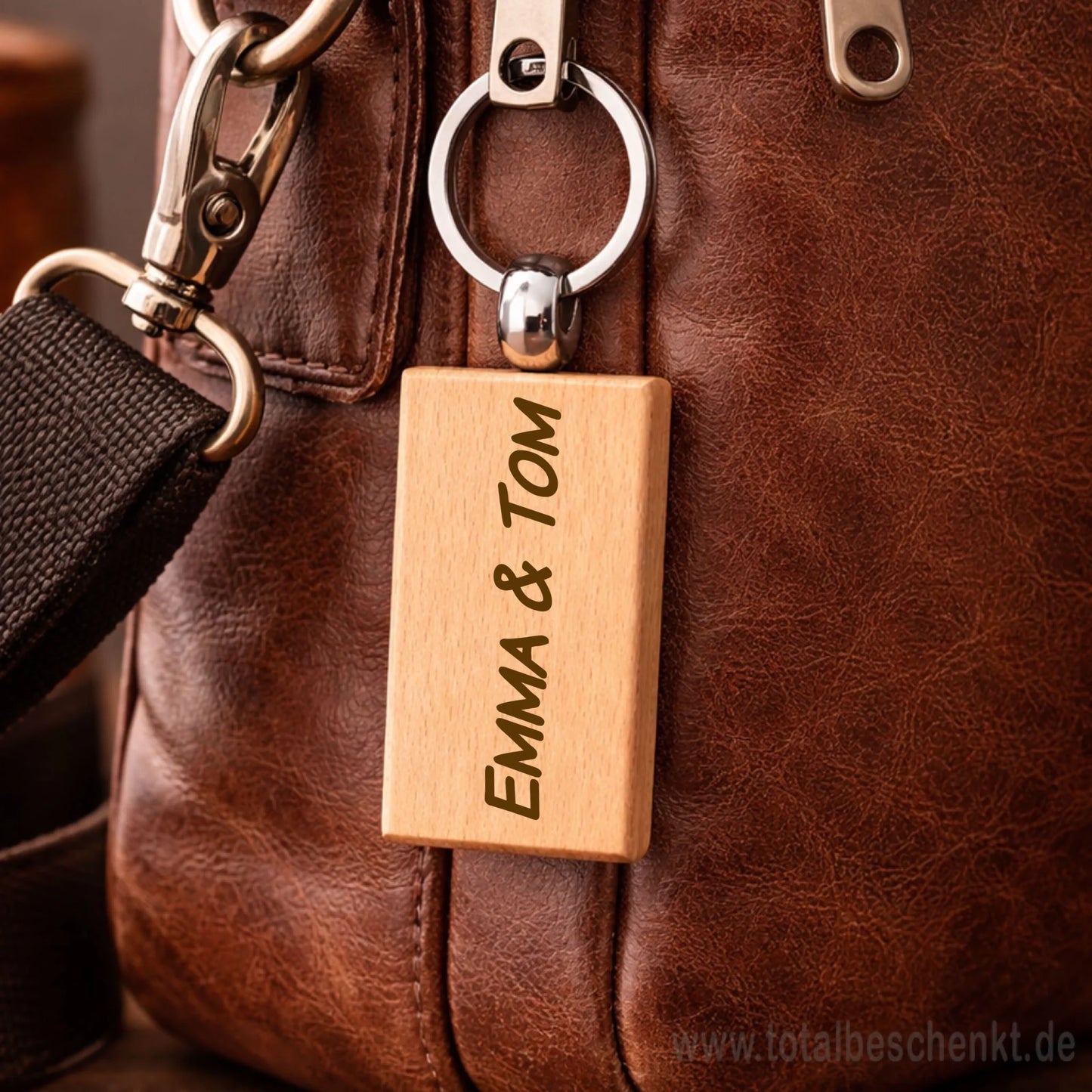 Edler Holz Anhänger an Tasche