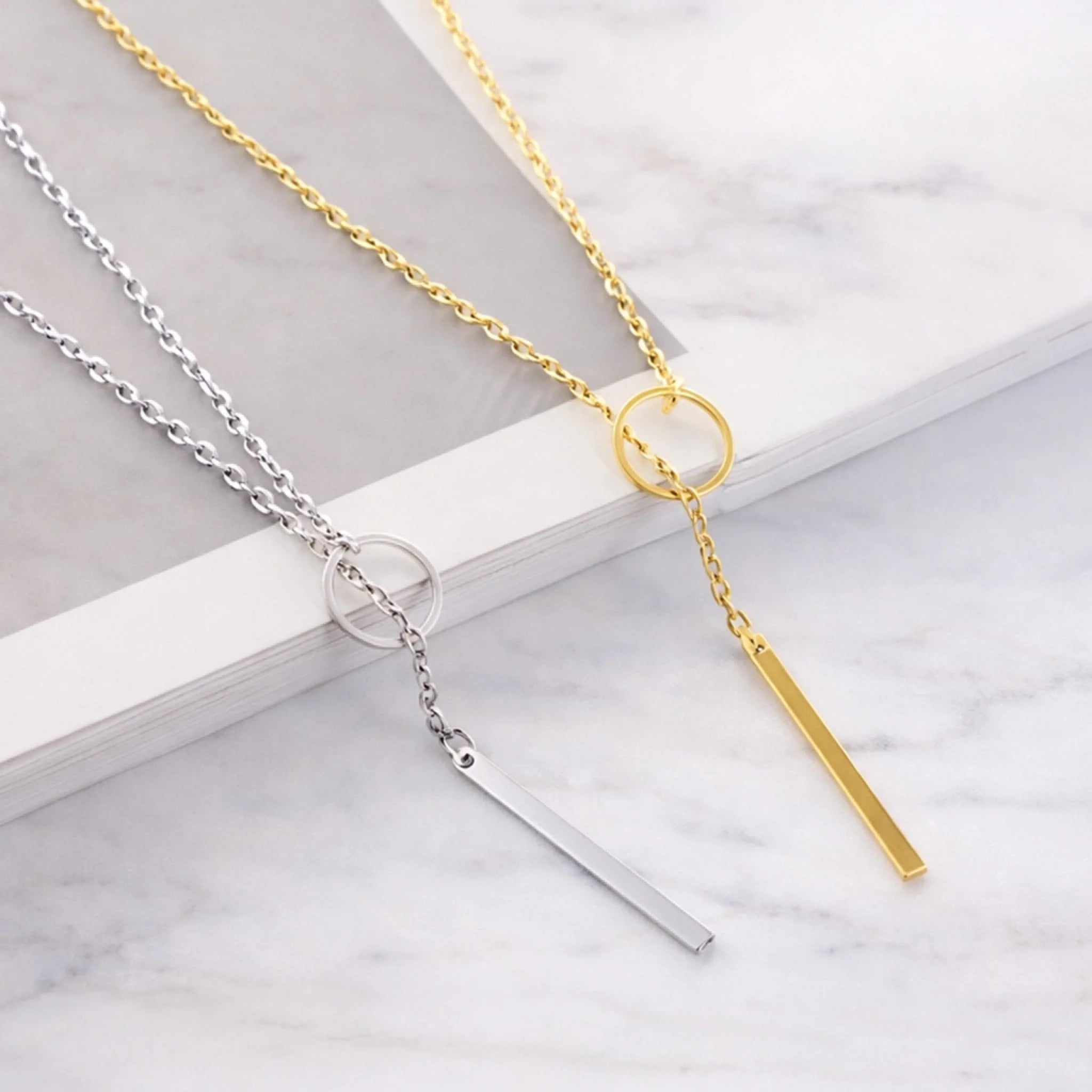 Minimalistische Halskette Gold und Silber