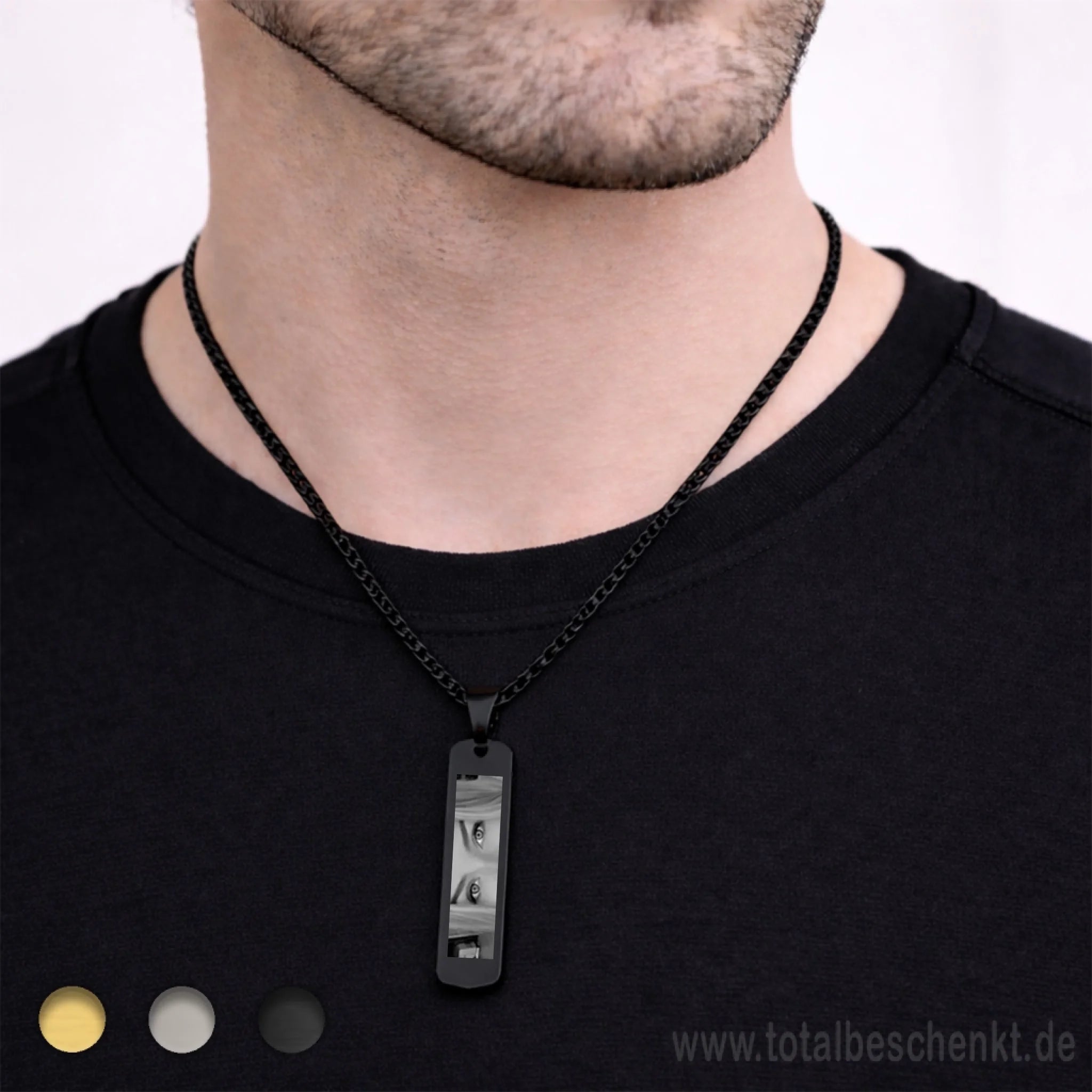 Längliche Herrenkette Schwarz an Model