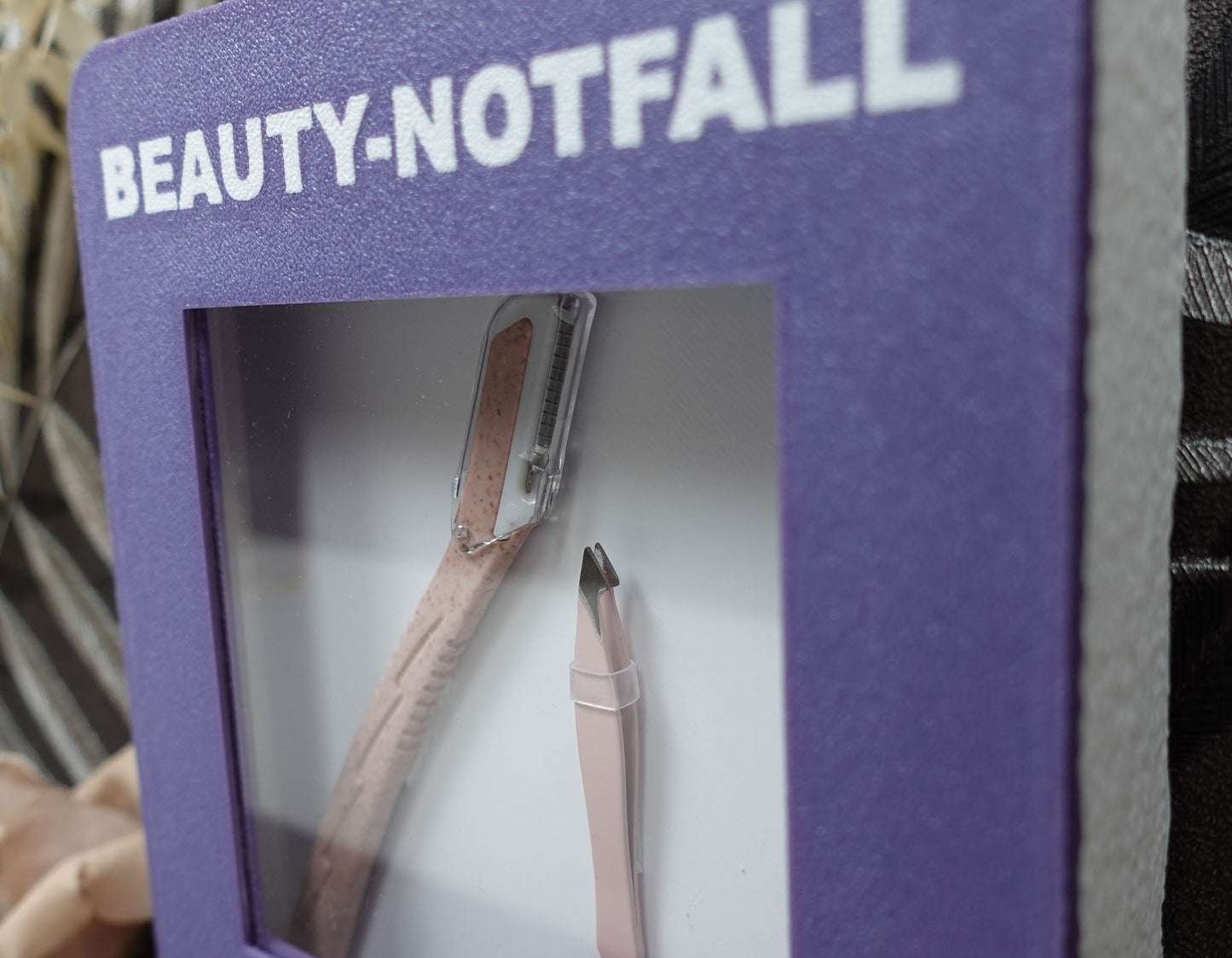 Beauty-Notfallbox – Rasiermesser & Pinzette für den perfekten Look