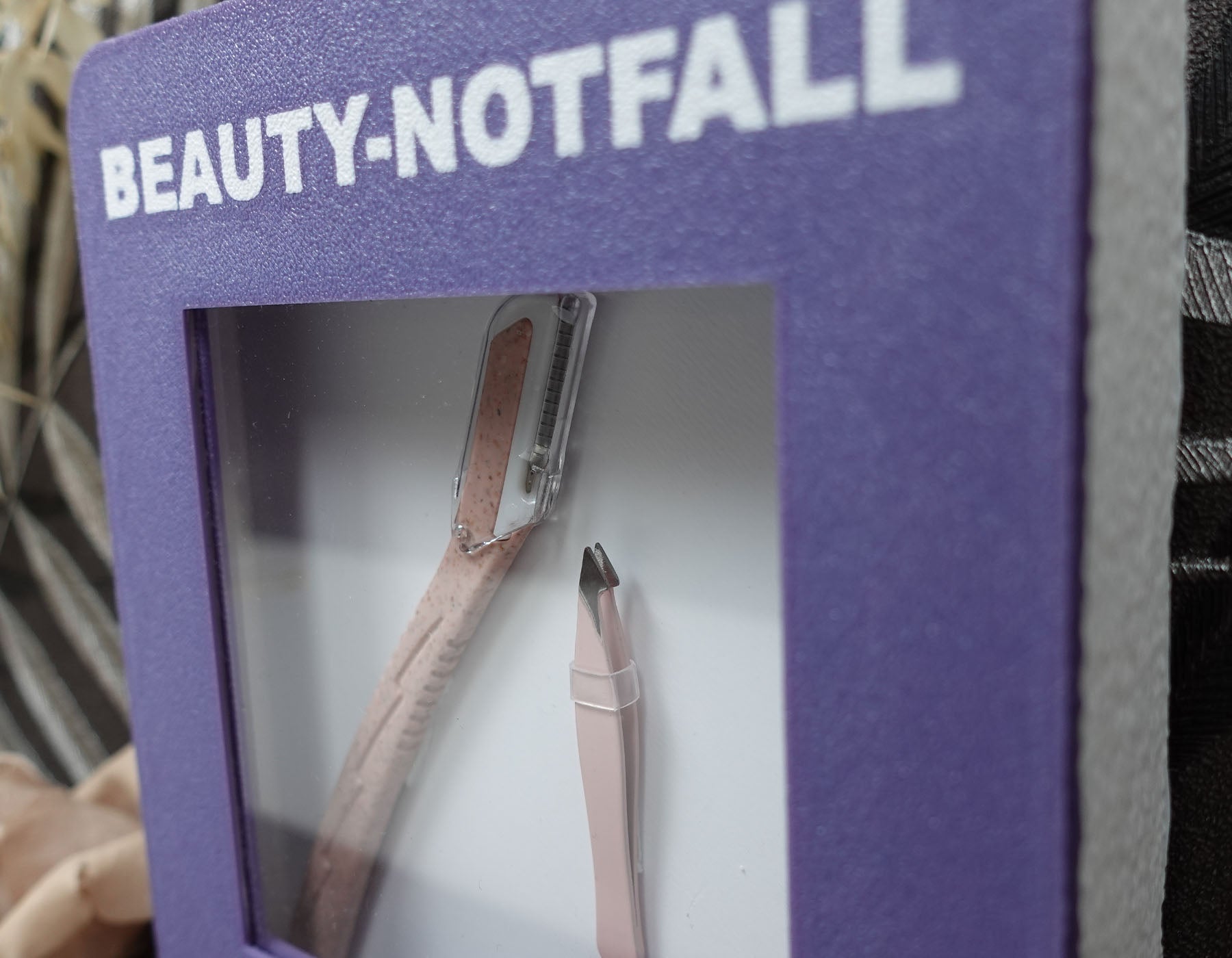 Beauty-Notfallbox – Rasiermesser & Pinzette für den perfekten Look