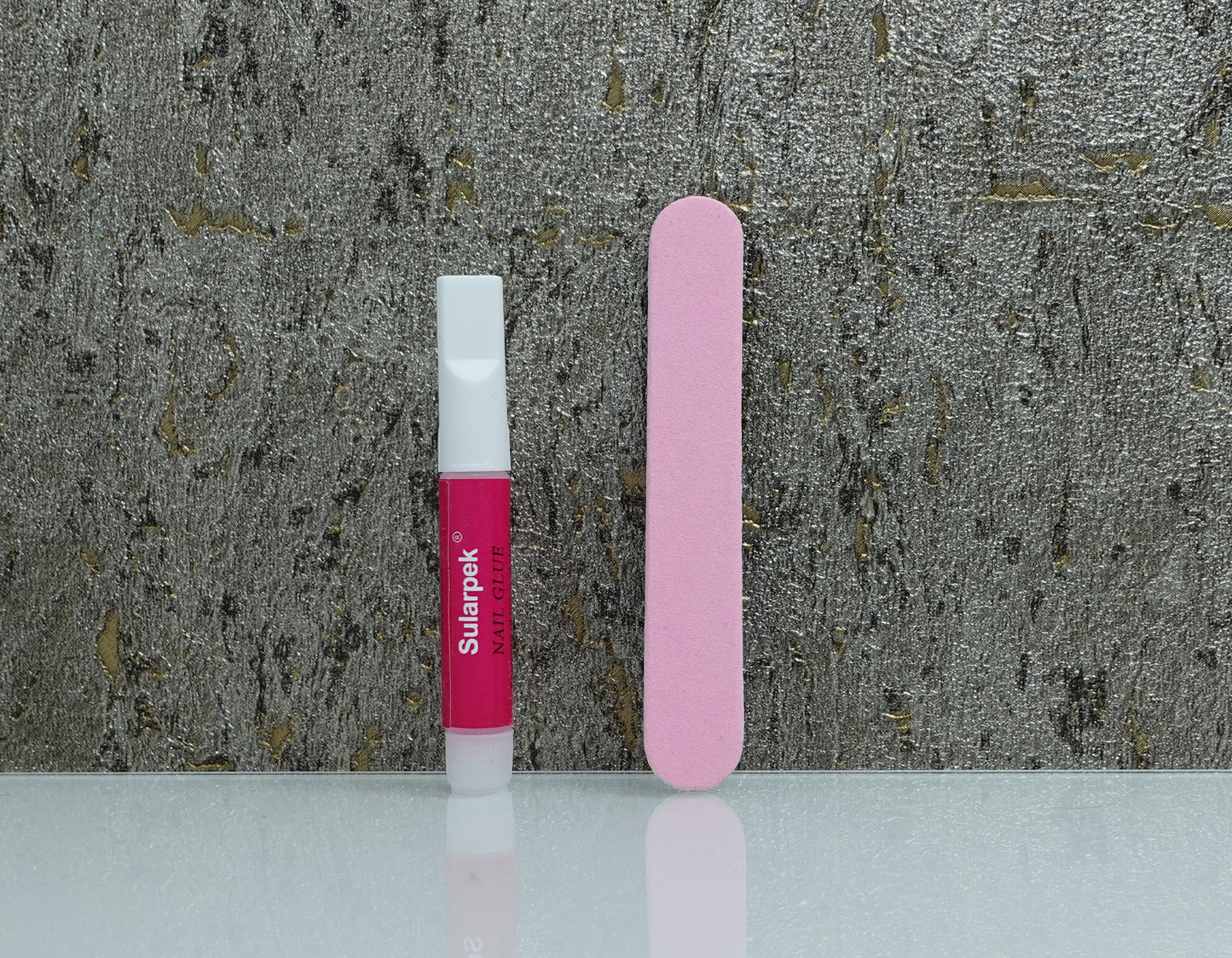 Inhalt: Kleber und Feile