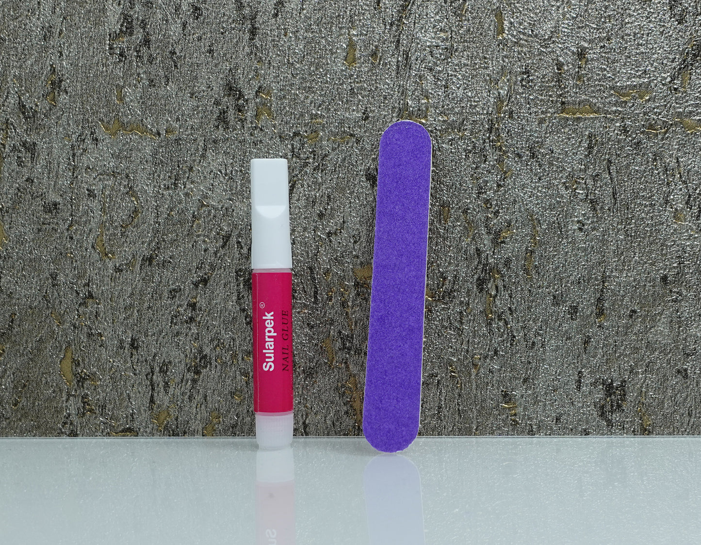 Inhalt: Kleber und Feile